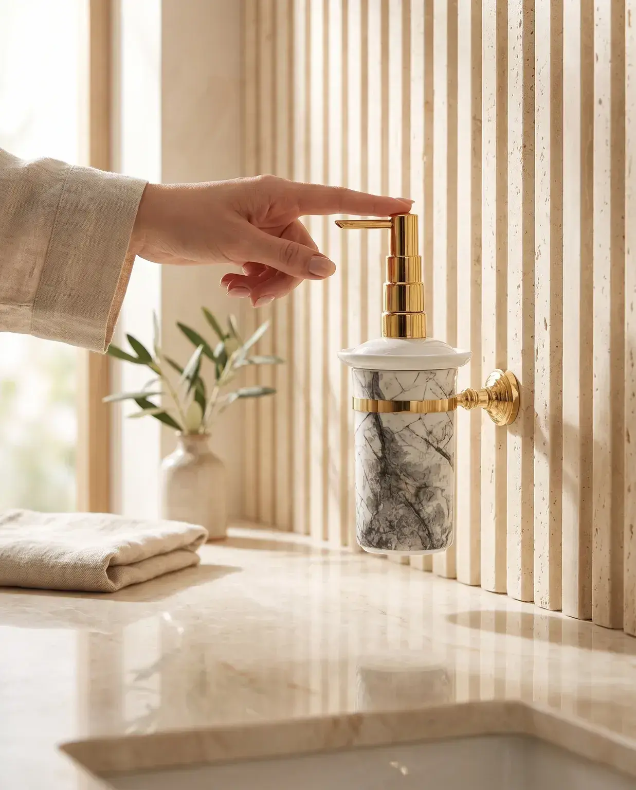 Pure Concept Sharp Calacatta Montajlı Sıvı Sabunluk Gri uygulama örneği