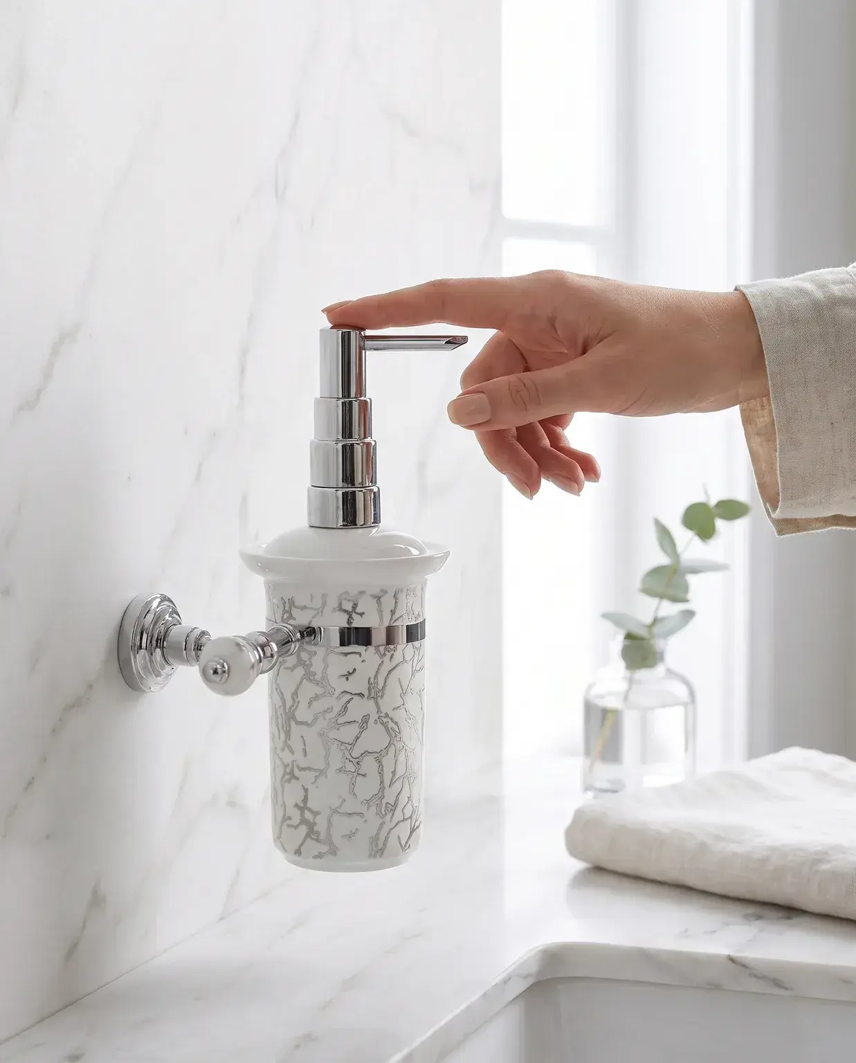 Pure Concept Marble Montajlı Sıvı Sabunluk Krom uygulama örneği