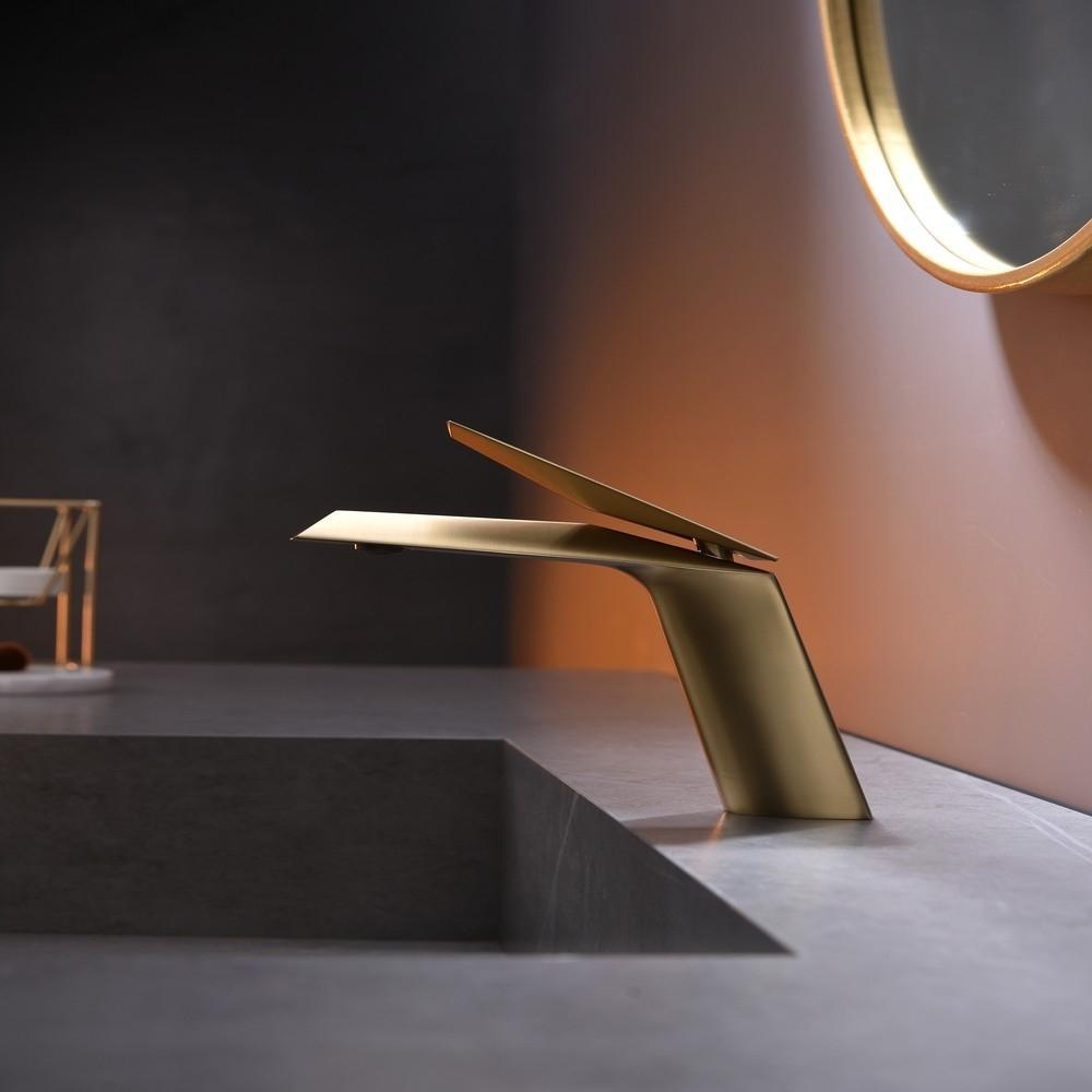 Pure Concept Neo Lavabo Bataryası Fırçalanmış Altın uygulama örneği