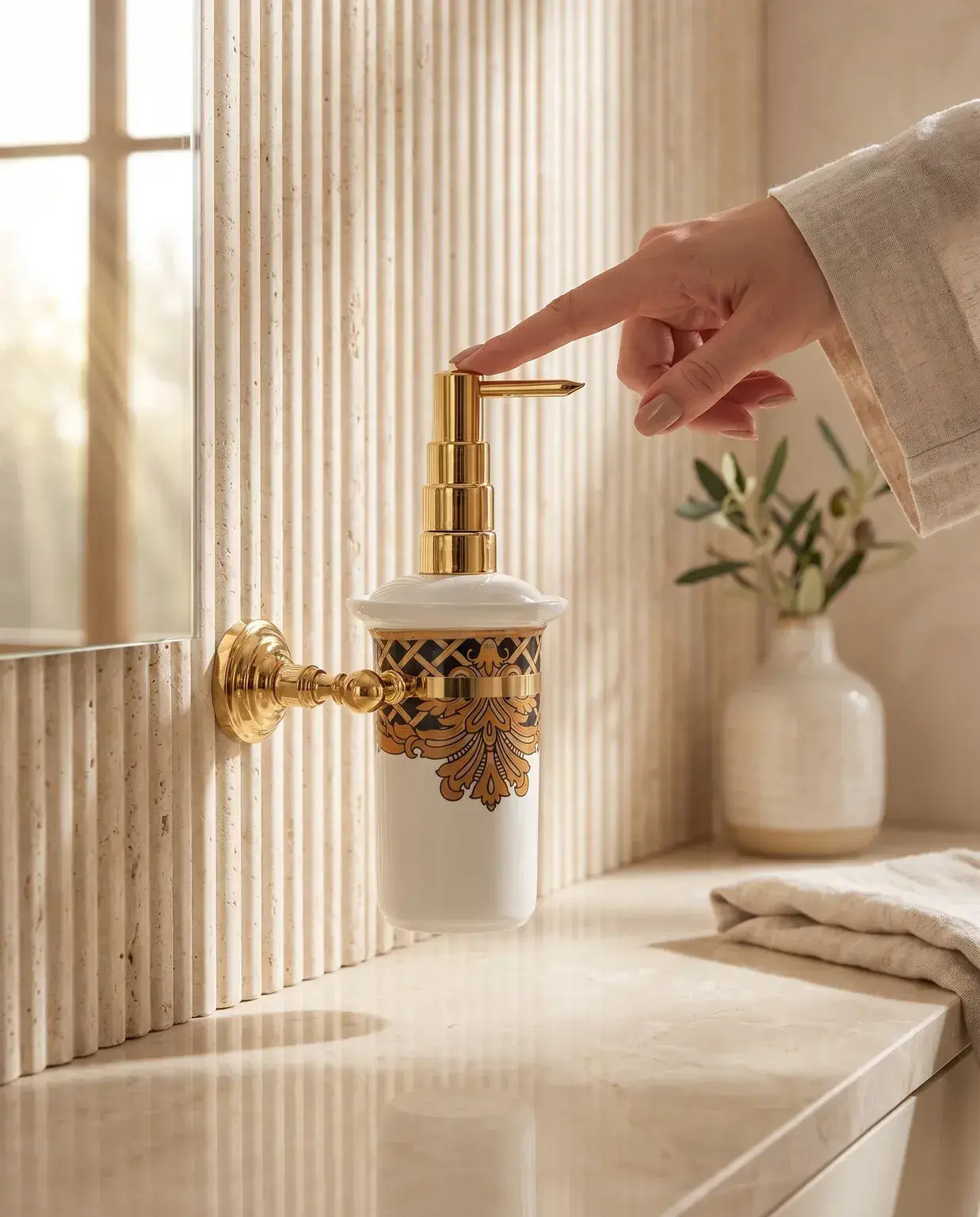Pure Concept Kleopatra Montajlı Sıvı Sabunluk Beyaz Altın uygulama örneği