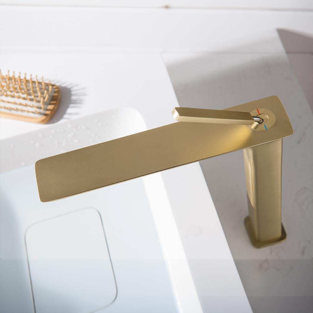 Pure Concept Elegant Çanak Lavabo Bataryası Fırçalanmış Altın uygulama örneği