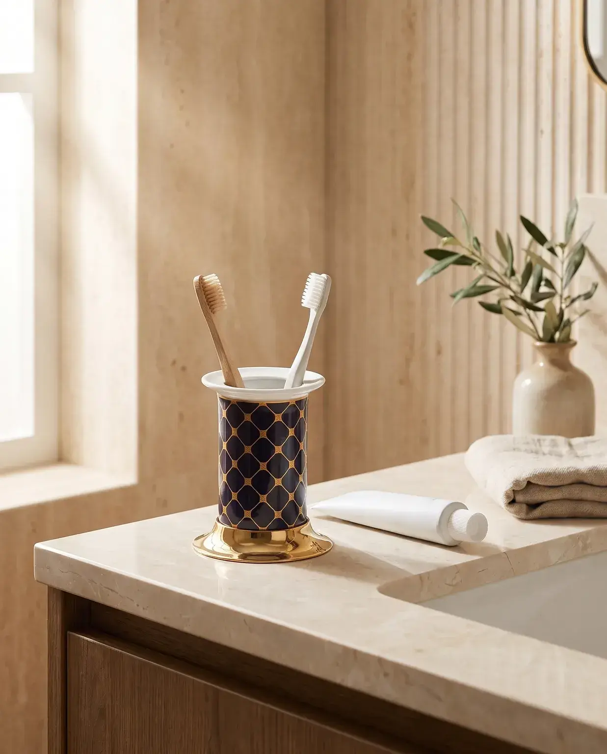 Pure Concept Geometrik Set Üstü Diş Fırçalık Siyah Altın uygulama örneği