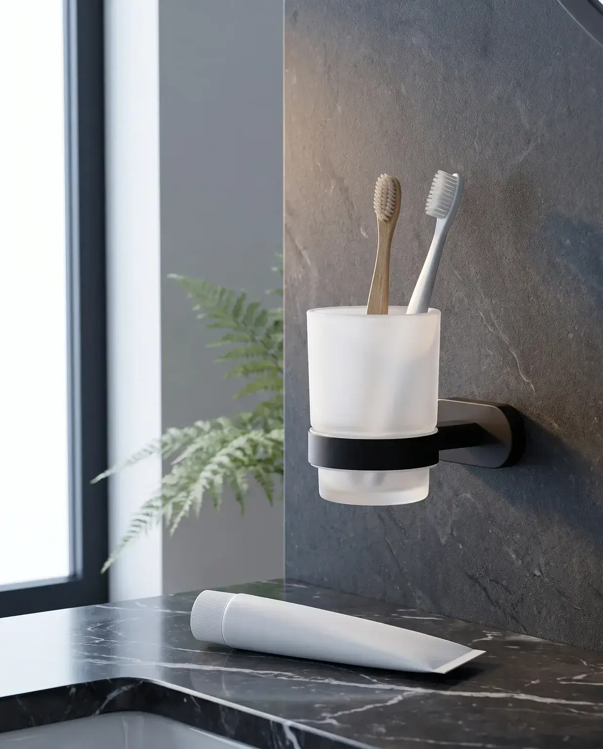 Pure Concept Paris Diş Fırçalık Camlı Siyah uygulama örneği