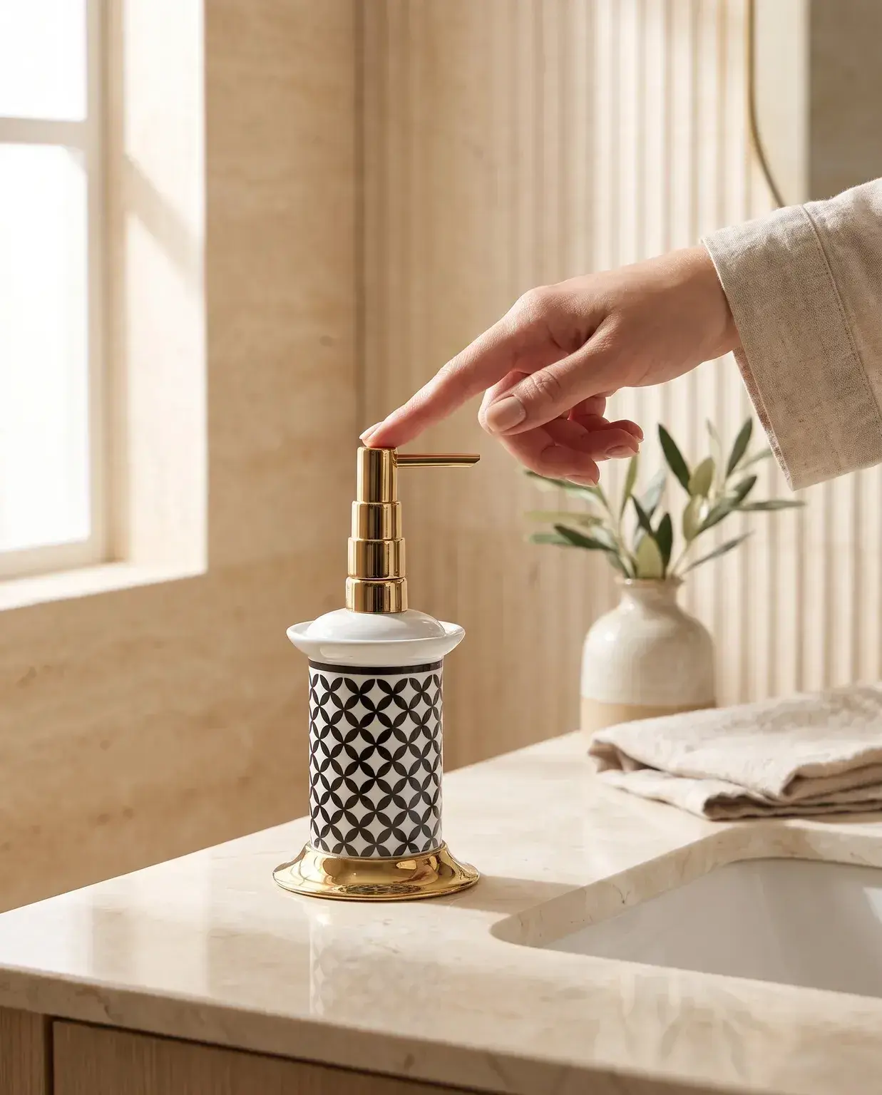 Pure Concept Geometrik Set Üstü Sıvı Sabunluk Siyah Beyaz uygulama örneği
