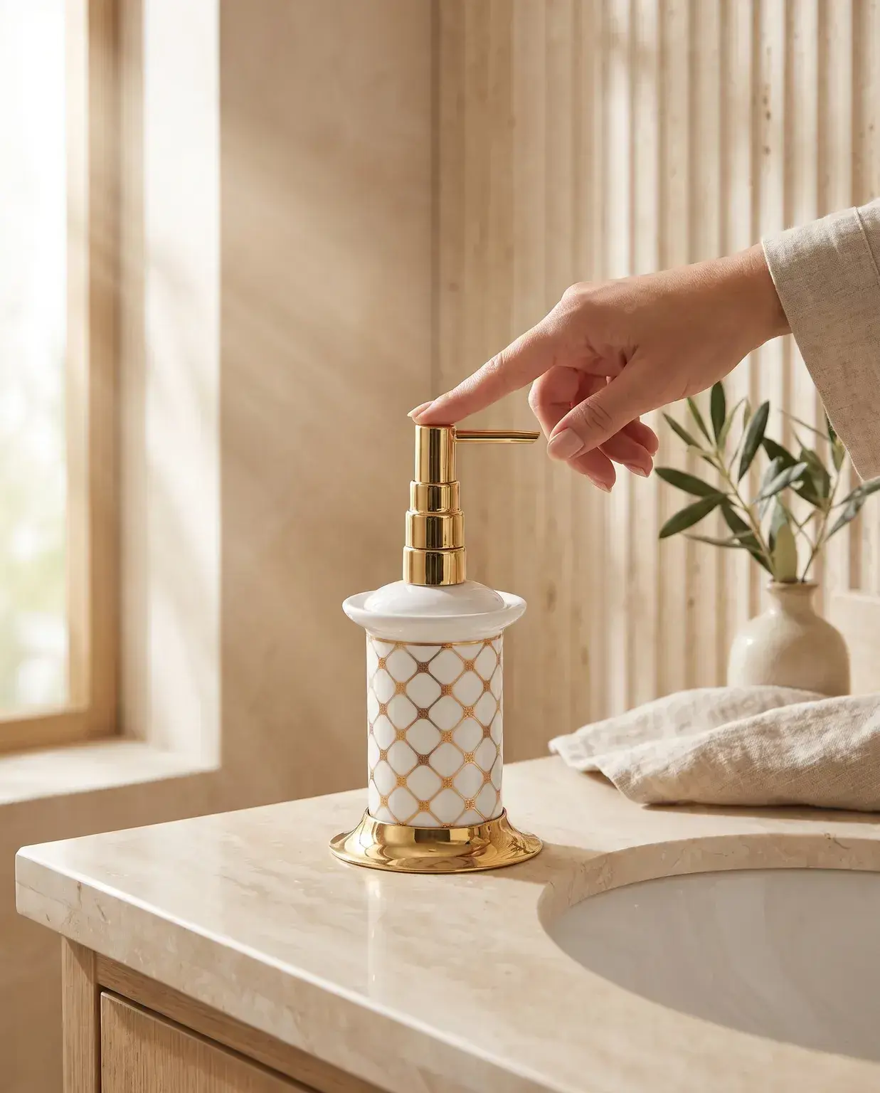 Pure Concept Geometrik Sıvı Sabunluk Beyaz Altın uygulama örneği