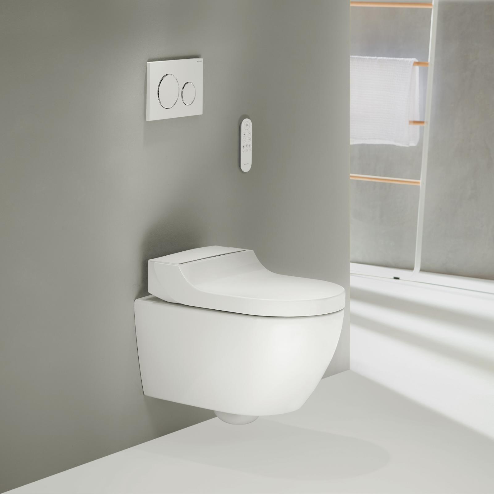 Geberit AquaClean Tuma Comfort asma komple akıllı sistemi 36x55,3x44,6 cm Klozet seramiği: beyaz / KeraTect / Tasarım kapak: beyaz / parlak uygulama örneği