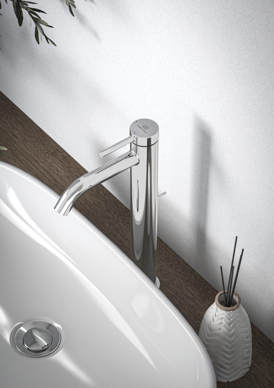 Ideal Standard Ceraline Nuovo Lavabo Bataryası 48x182x332 mm, 135 mm çıkış ucu projeksiyonu, 3.8 l/dk (3 bar), sifon kumandalı Krom uygulama örneği