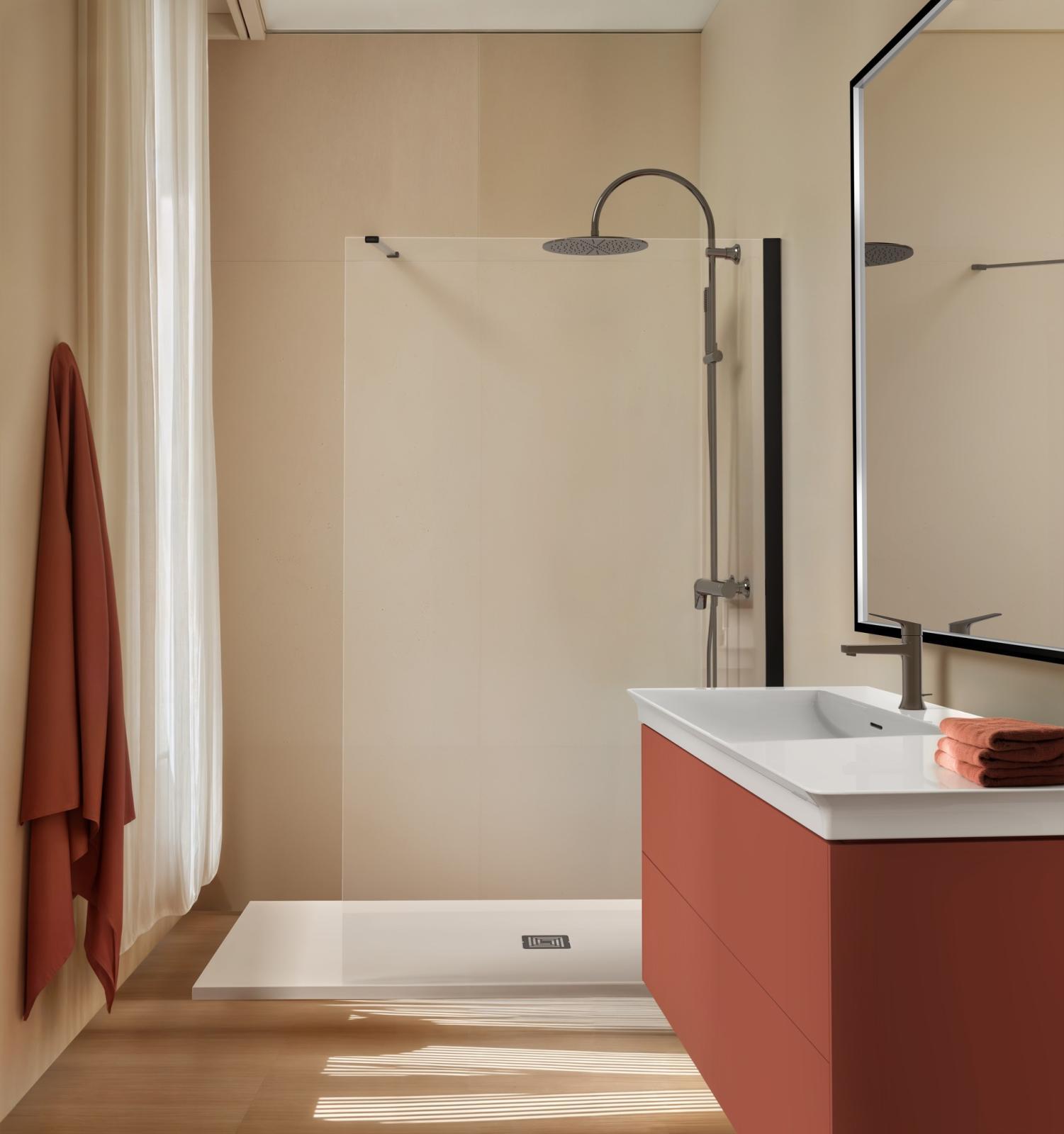 Ideal Standard La Dolce Vita Aplike Duş Bataryası Dahil Duş Sistemi 314x596x1240 mm, 12.0 l/dk (3 bar) Fırçalanmış Altın uygulama örneği