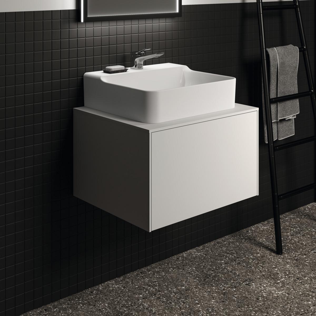 Ideal Standard Conca Lavabo Bataryası 48x180x96 mm, 132 mm çıkış ucu projeksiyonu, 5 l/dk (3 bar), sifon kumandasız Krom uygulama örneği