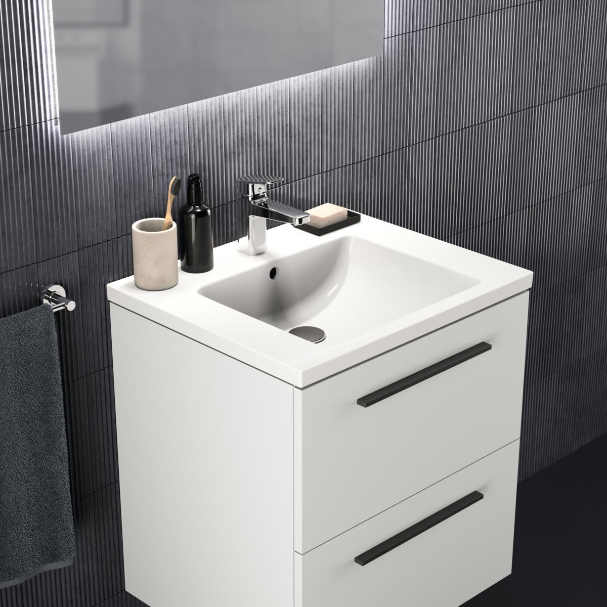 Ideal Standard i.life B Etajerli Lavabo 610x510x180 mm, 1 tek batarya delikli, taşma delikli Beyaz uygulama örneği