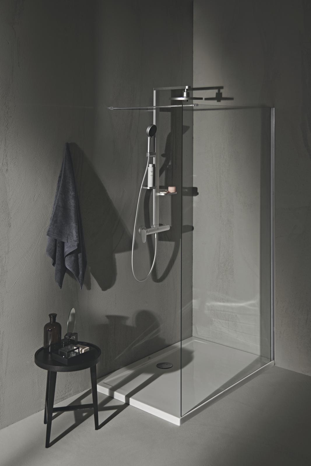 Ideal Standard Ceraflow Alu+ Aplike Duş Bataryası Dahil Duş Sistemi 356x501x1113 mm, 12.0 l/dk (3 bar) Silver uygulama örneği