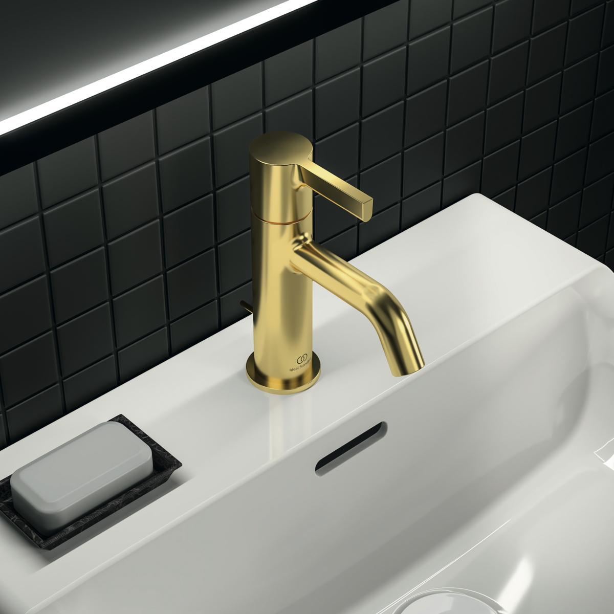 Ideal Standard Joy Lavabo Bataryası 48x159x168 mm, 110 mm çıkış ucu projeksiyonu, 5 l/dk (3 bar), sifon kumandalı Fırçalanmış Altın uygulama örneği