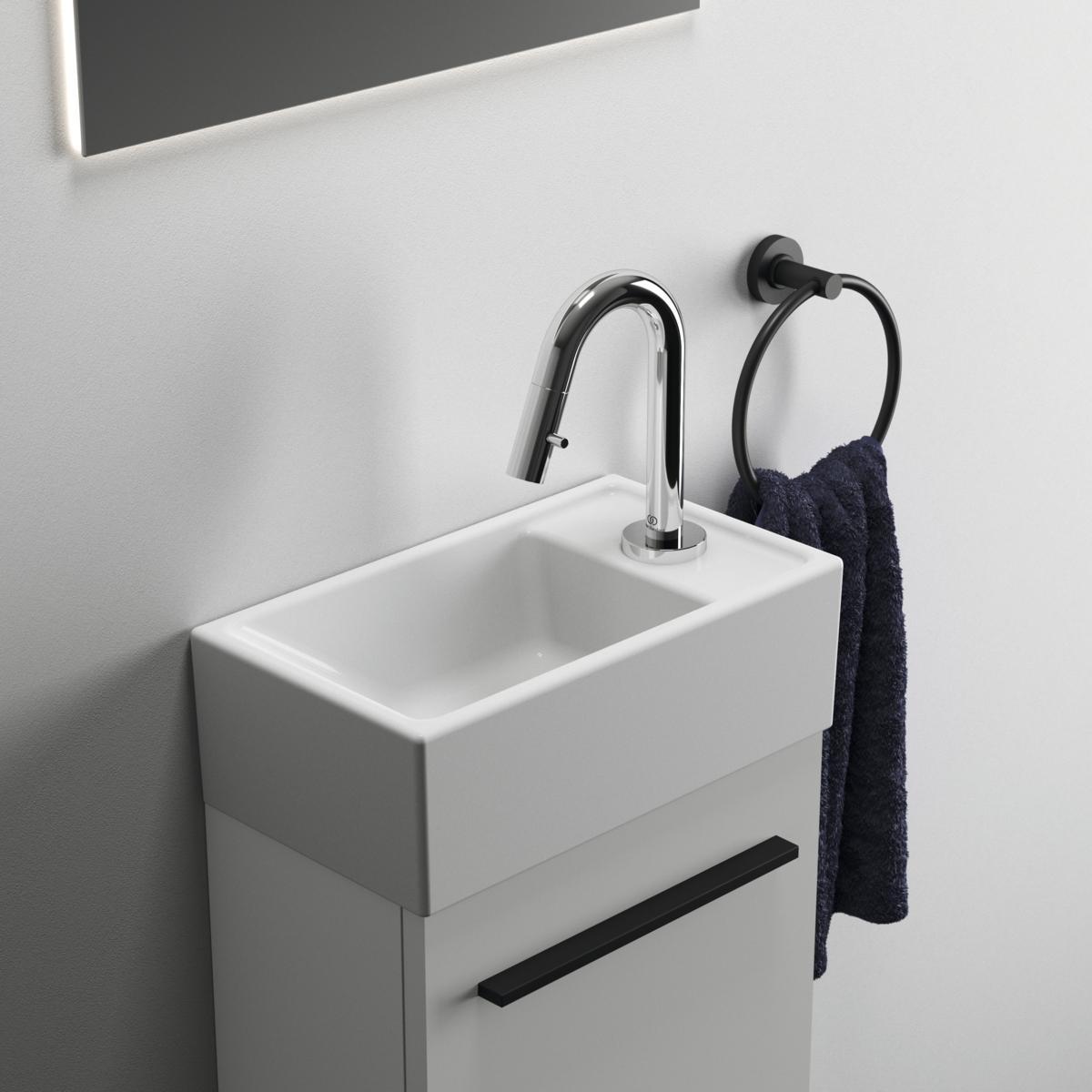 Ideal Standard Ceraline Sensörlü Lavabo Armatürleri 55x199 mm, 126 mm çıkış ucu projeksiyonu, 6 l/dk (3 bar), sifon kumandasız Krom uygulama örneği