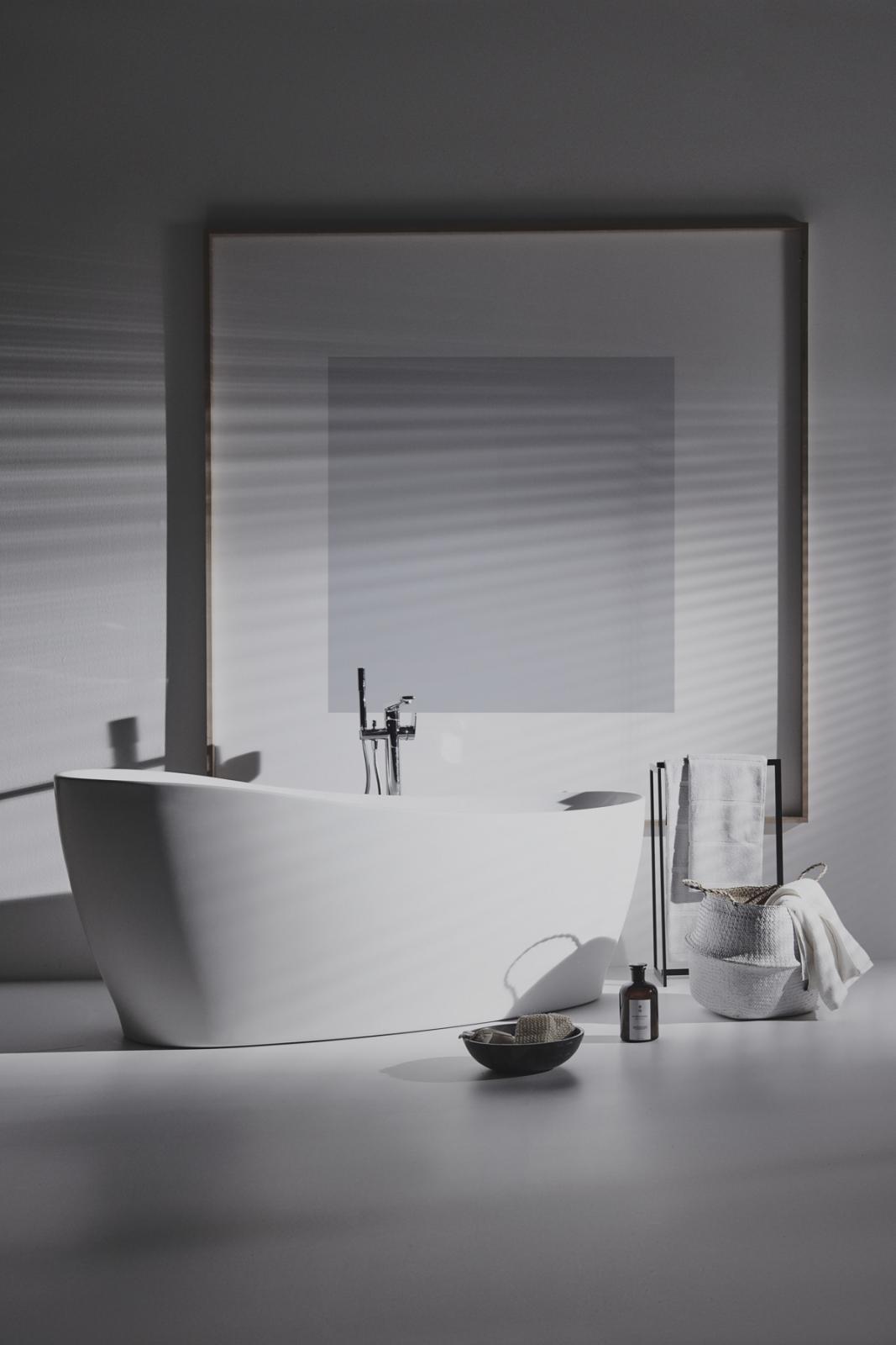 Ideal Standard Around Bağımsız Küvet 1800x850x625 mm, batarya deliksiz, taşma delikli, sifon kumandalı Beyaz uygulama örneği