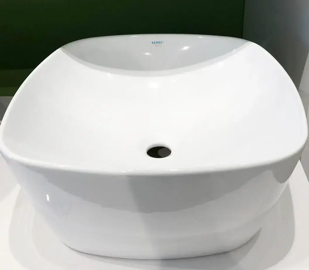 Serel Minimal 46x46 xm Tezgah Üstü Çanak Lavabo Batarya Deliksiz 3050DXS110H Beyaz 46x46 cm uygulama örneği