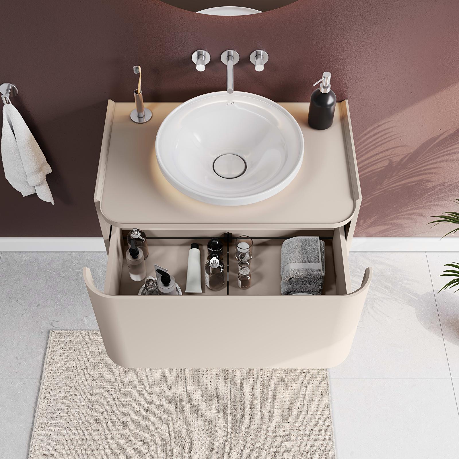 VitrA Glora Lavabo Dolabı — 80 cm, bir çekmeceli çanak lavabolu ve soft touch kaplamalı tezgahlı, mat bej uygulama örneği