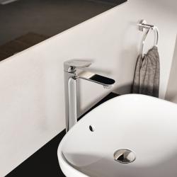 Ideal Standard Ceralife O Lavabo Bataryası 48x175.5x294 mm, 135 mm çıkış ucu projeksiyonu, 3.8 l/dk (3 bar), sifon kumandalı Krom uygulama örneği