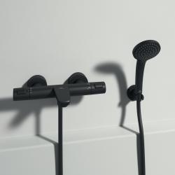 Ideal Standard Ceratherm T25 Aplike Banyo ve Duş Bataryası 315x185x70 mm, 161 mm çıkış ucu projeksiyonu, 22.0 l/dk (3 bar) Mat Siyah uygulama örneği