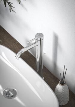 Ideal Standard Ceraline Nuovo Lavabo Bataryası 48x182x332 mm, 135 mm çıkış ucu projeksiyonu, 3.8 l/dk (3 bar), sifon kumandalı Krom uygulama örneği