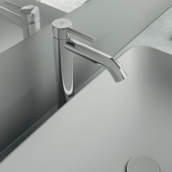 Ideal Standard Ceraline Lavabo Bataryası 50x189x321 mm, 150 mm çıkış ucu projeksiyonu, 3.8 l/dk (3 bar), sifon kumandasız Krom uygulama örneği