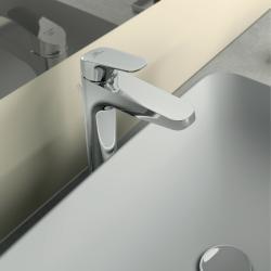 Ideal Standard Ceraflex Lavabo Bataryası 47x201x305 mm, 140 mm çıkış ucu projeksiyonu, 3.8 l/dk (3 bar), sifon kumandalı Krom uygulama örneği