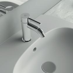 Ideal Standard Ceraline Lavabo Bataryası 50x139x147 mm, 100 mm çıkış ucu projeksiyonu, 3.8 l/dk (3 bar), sifon kumandasız Krom uygulama örneği