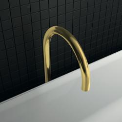 Ideal Standard Joy Yerden Küvet Armatürü 130x339x919 mm, 260 mm çıkış ucu projeksiyonu, Kit 1 dahil, 12 l/dk (3 bar) Fırçalanmış Altın uygulama örneği