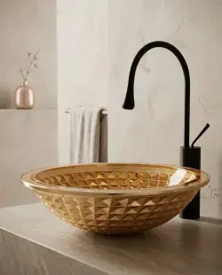 Pure Concept Alder Dekoratif Cam Lavabo 42x42x14 cm Altın uygulama örneği
