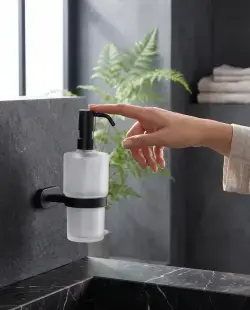 Pure Concept Paris Camlı Sıvı Sabunluk Siyah uygulama örneği