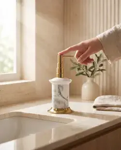 Pure Concept Calacatta Sıvı Sabunluk Beyaz Altın uygulama örneği