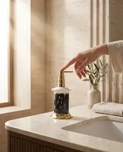 Pure Concept Galaksi Sıvı Sabunluk Beyaz uygulama örneği